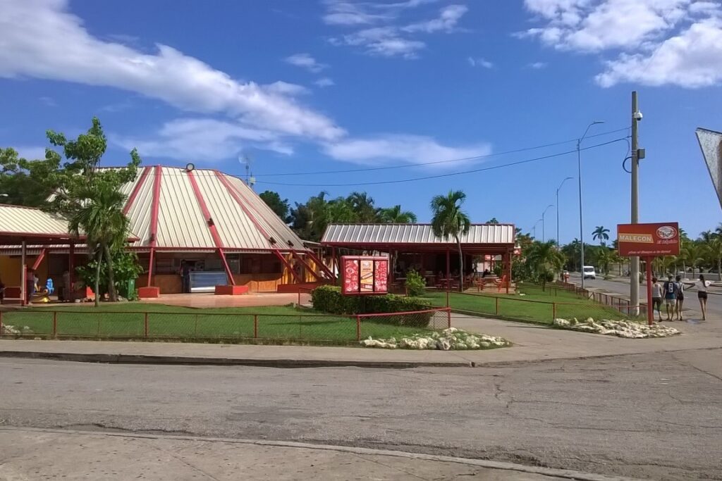 Public fast-food restaurant chain in Cuba