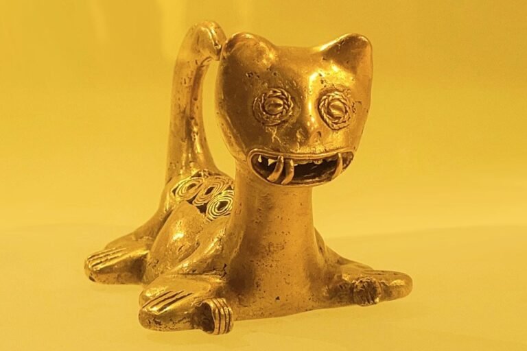jaguar figurine made of gold