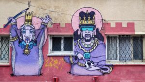 Queen and king mural on a residential façade